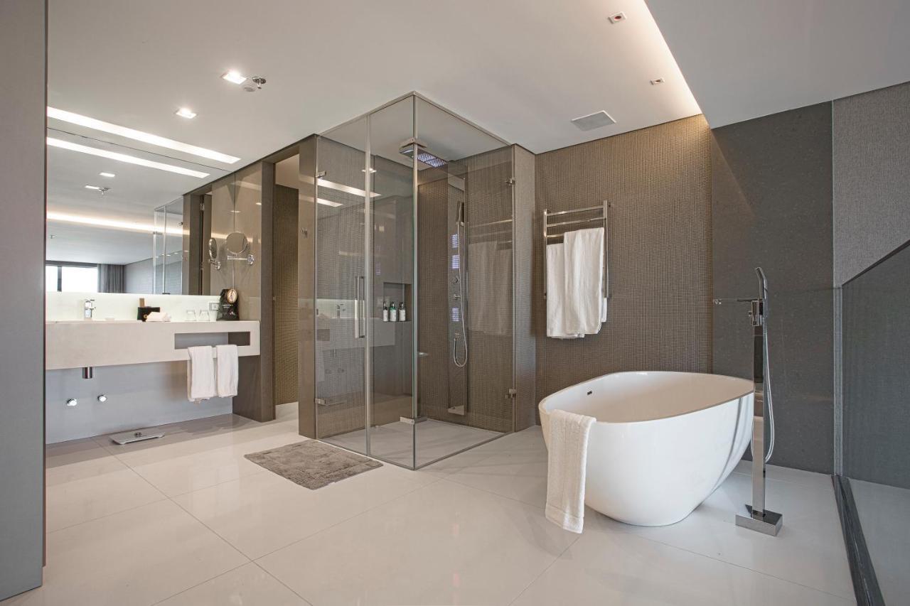 Suryaa Hotel Pinhais, Curio Collection By Hilton Luaran gambar