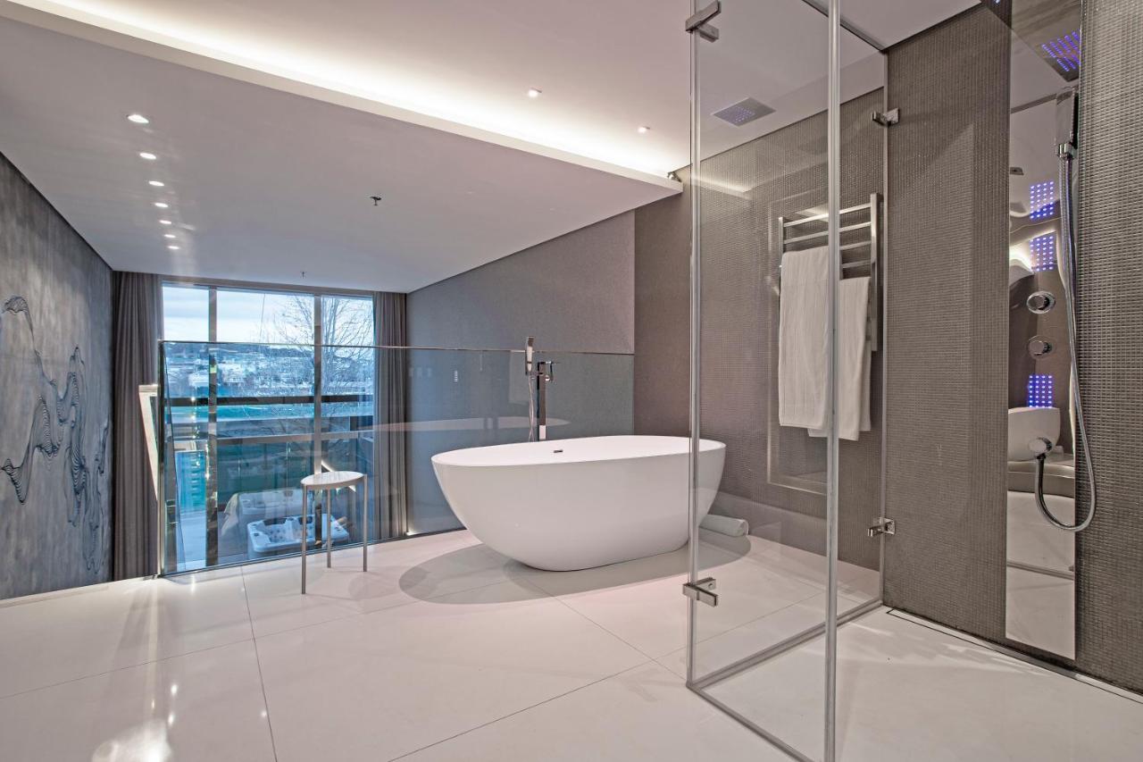 Suryaa Hotel Pinhais, Curio Collection By Hilton Luaran gambar