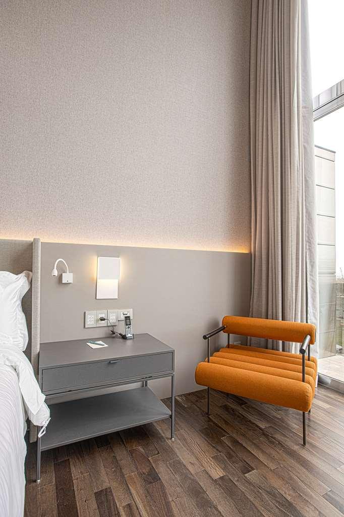 Suryaa Hotel Pinhais, Curio Collection By Hilton Bilik gambar