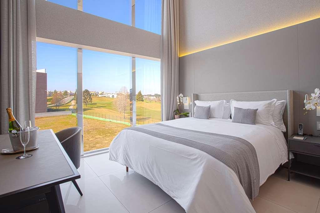 Suryaa Hotel Pinhais, Curio Collection By Hilton Bilik gambar