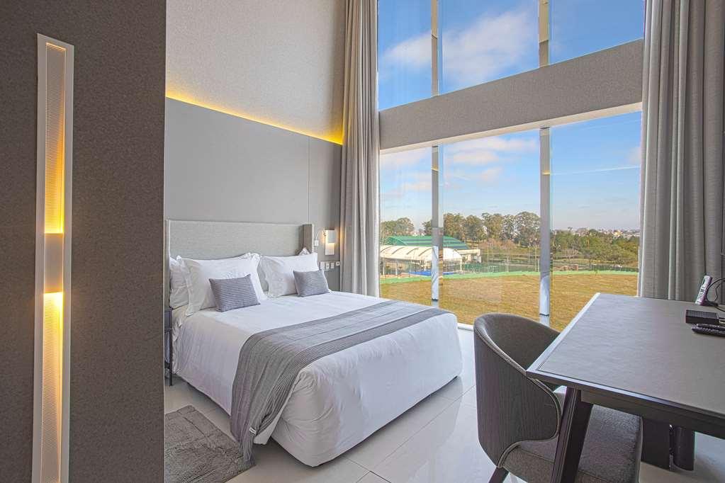 Suryaa Hotel Pinhais, Curio Collection By Hilton Bilik gambar