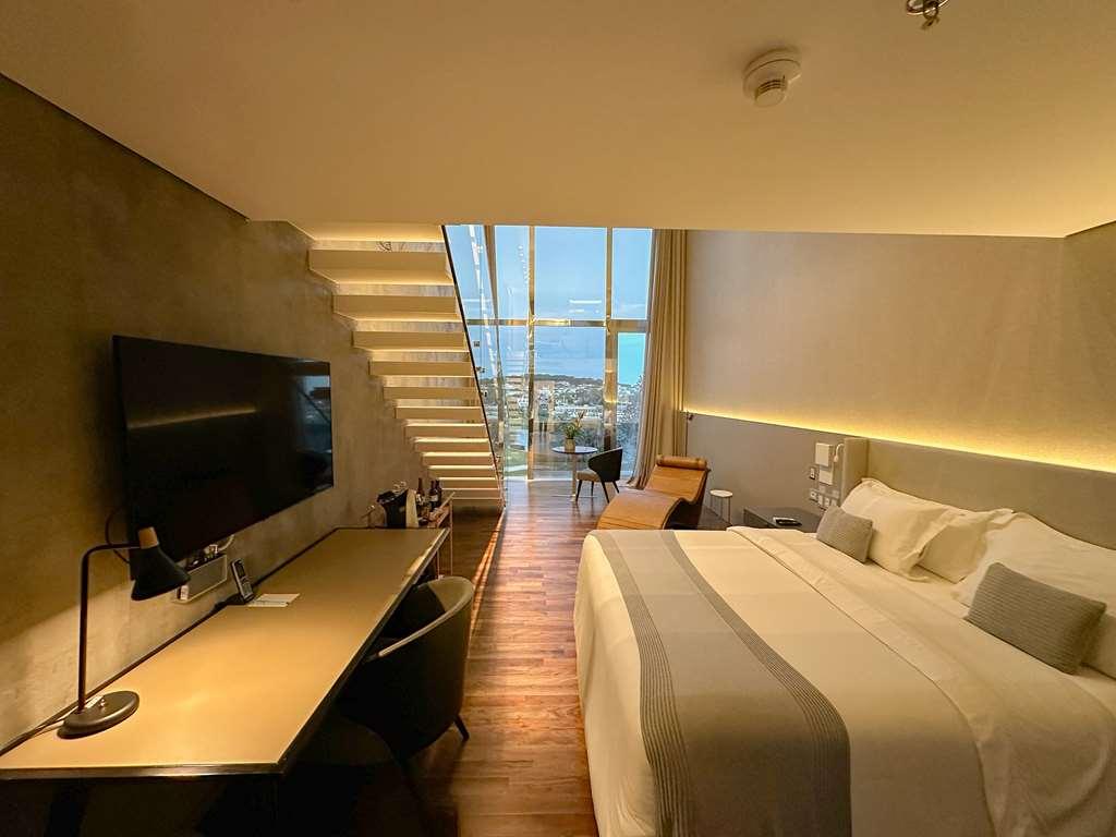 Suryaa Hotel Pinhais, Curio Collection By Hilton Kemudahan gambar